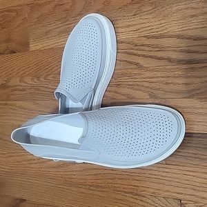 Womens crocs size 11